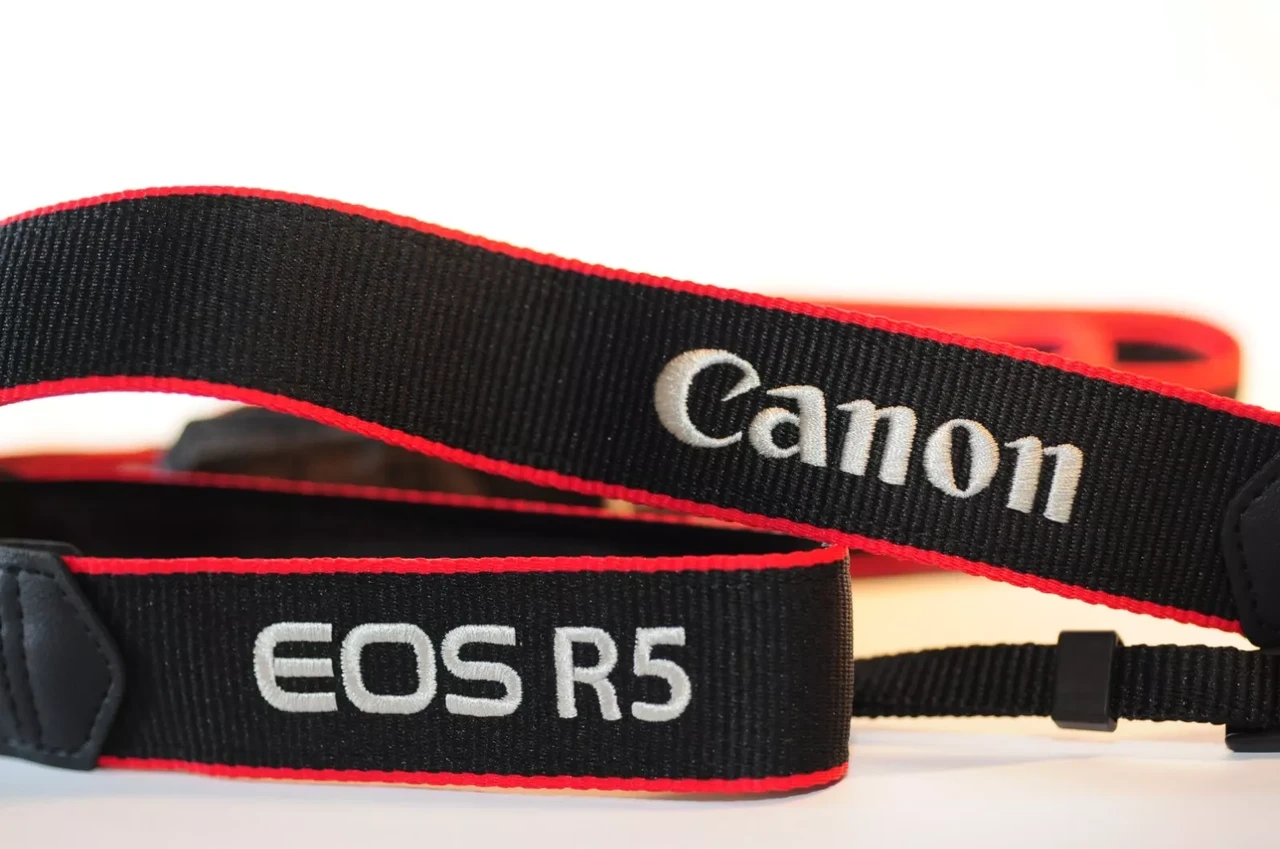 Плечовий шийний ремінь для фотоапарата CANON EOS R5
