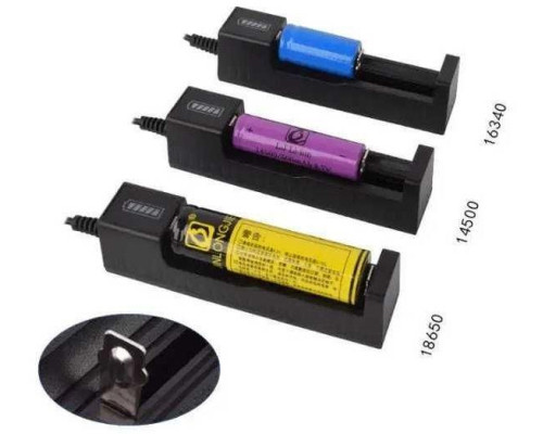 Зарядний пристрій з USB — JR2020-1 для акумуляторів типу 18650, 14500, 16340 (CR123A), 10440, 18500