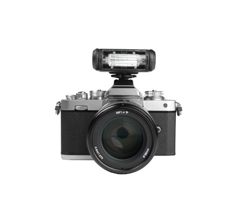 Компактная вспышка для фотоаппаратов FujiFilm - YongNuo YN6 Micro с встроенным аккумулятором